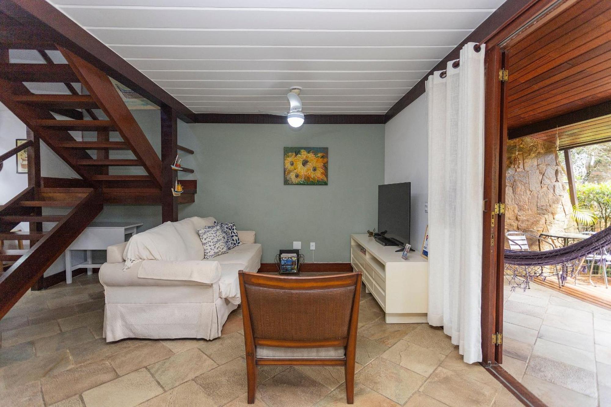Casa Em Com 3 E Garagem | Vf 09